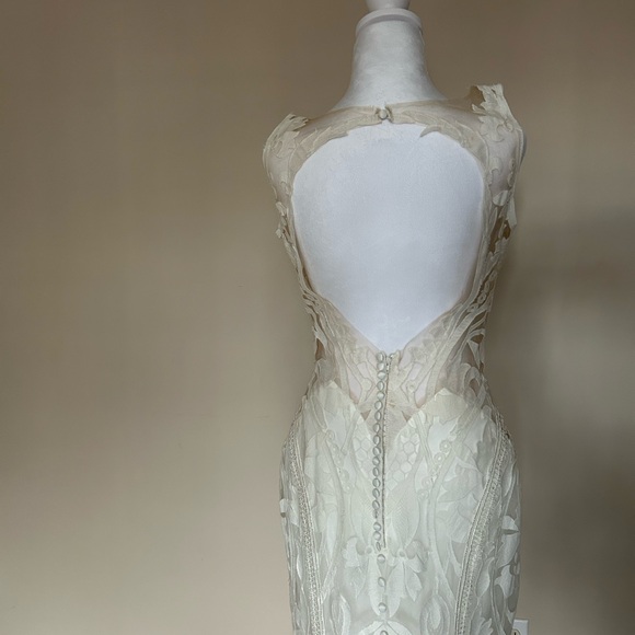 Everly Bride wedding dress size 8. New! - Picture 13 of 16